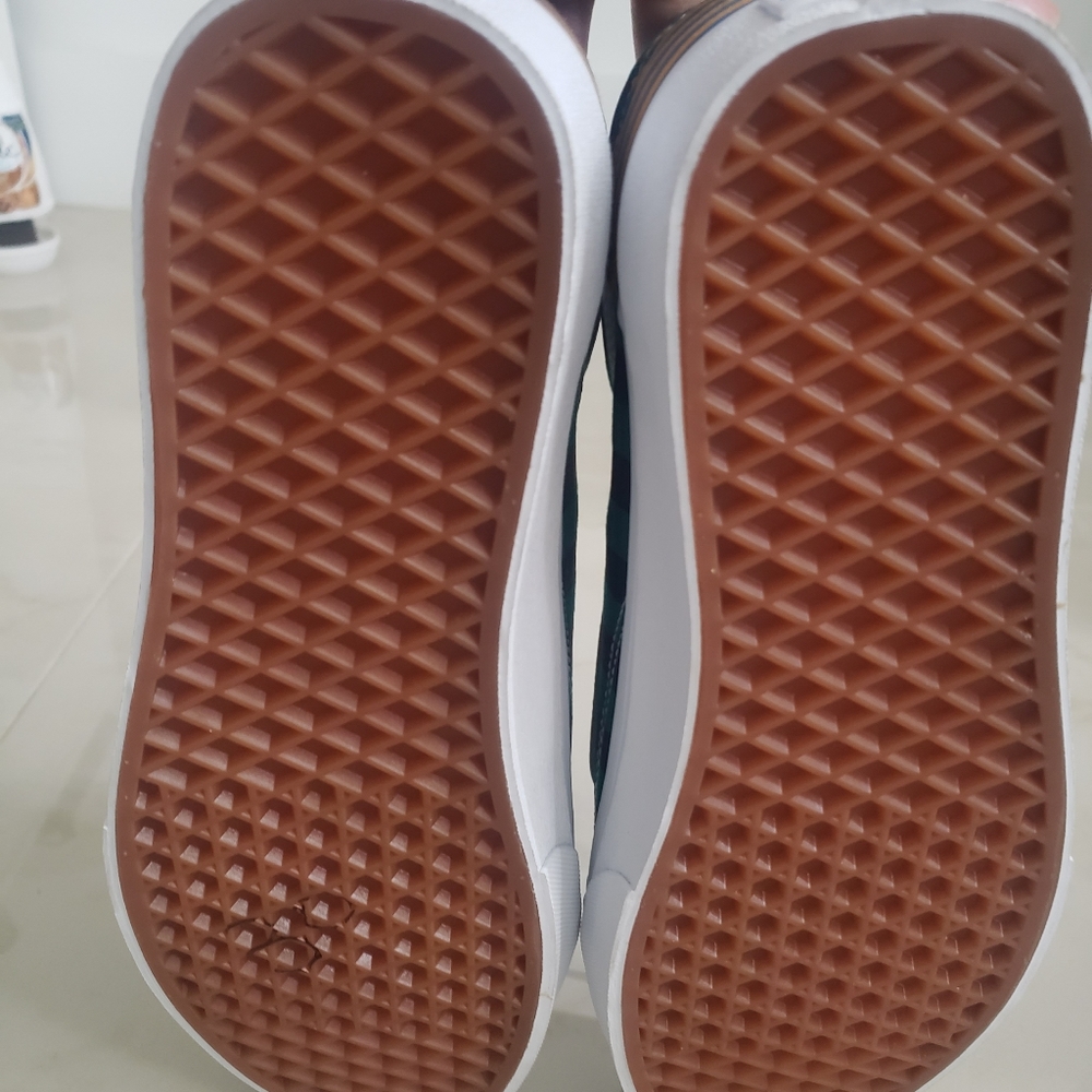 Shoes - Picture 4 of 5